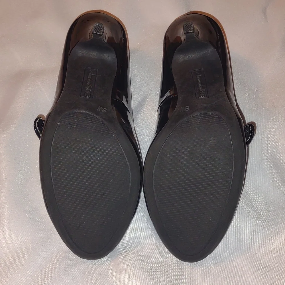 𝅺American Eagle Black Closed Toe High Heels - Picture 5 of 8